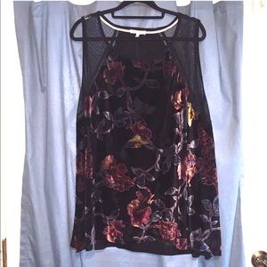 Velvety floral tank top 🌸🌺